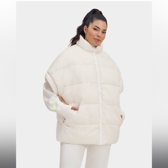 UGG Puffer Vest Reversible Sydnee White/Tan (S/M) Oversized - Picture 9 of 9
